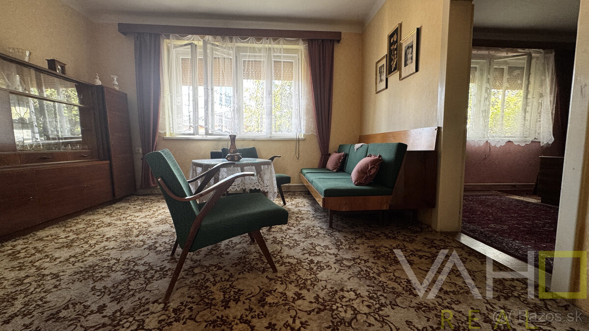 🏡 Na predaj: tehlový rodinný dom s veľkým pozemkom v obci Vá - 5