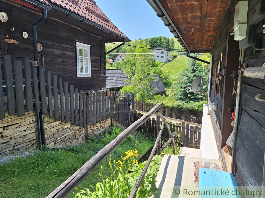 Tradičná drevenica pripravená pre chalupárov, na pozemku s - 5
