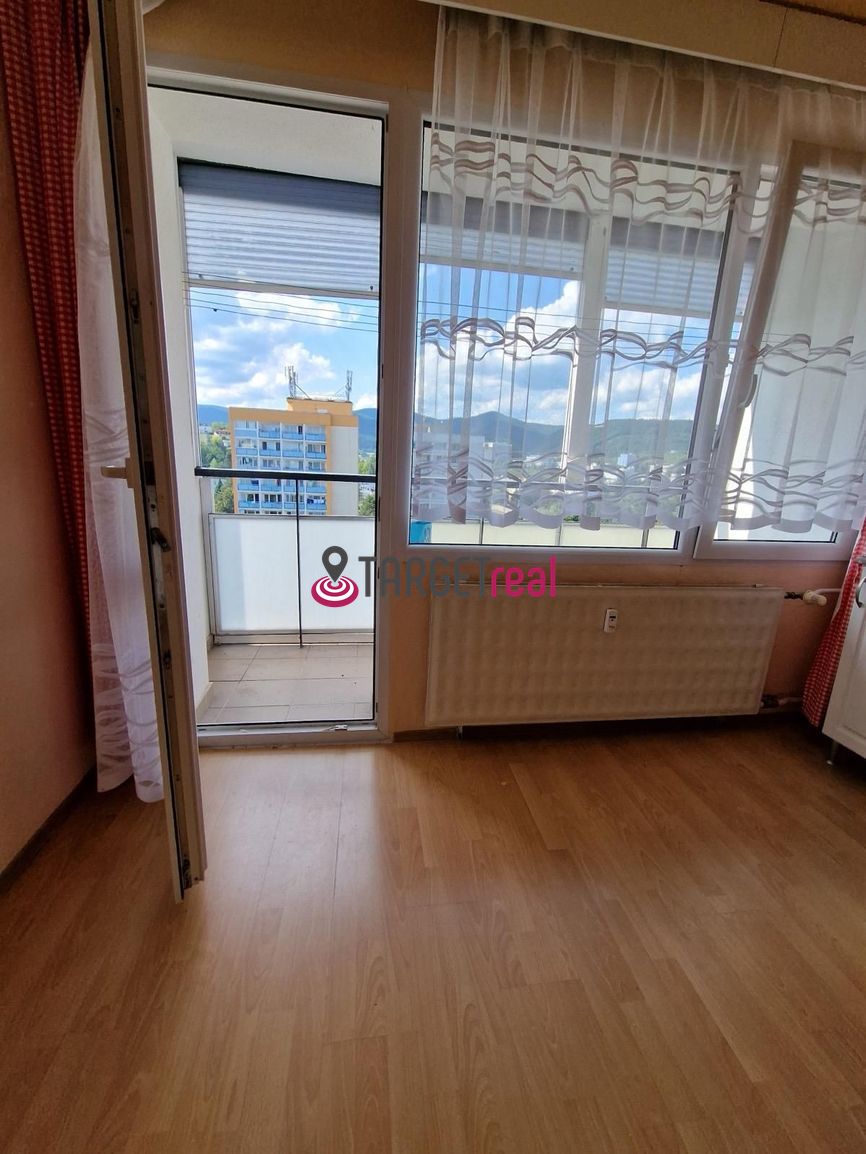 PREDAJ : veľký 2 izbový byt s výmerou 75 m2 s možnosťou prer - 5