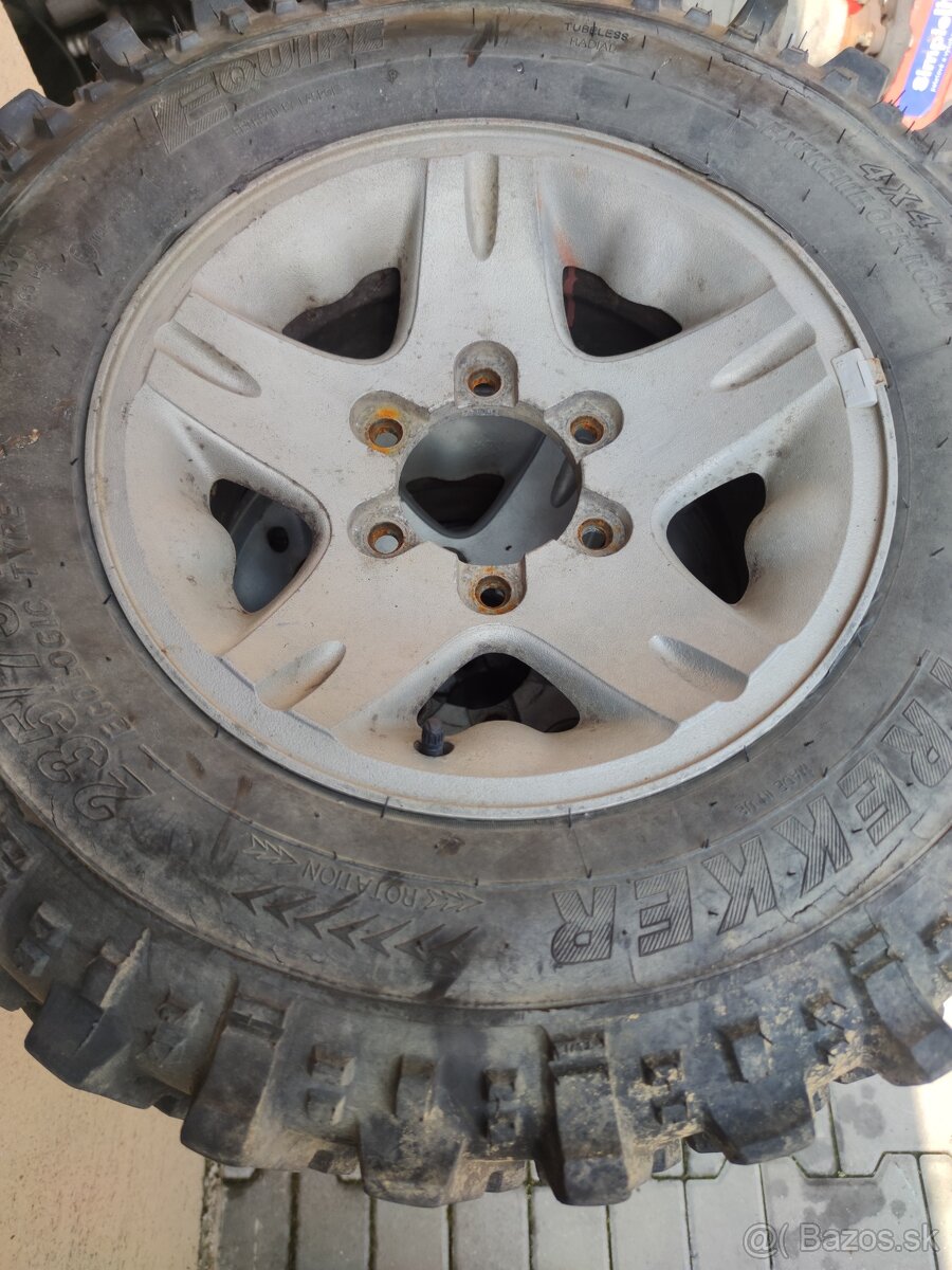 5x139,7 235/75 R15 Sang Yong
