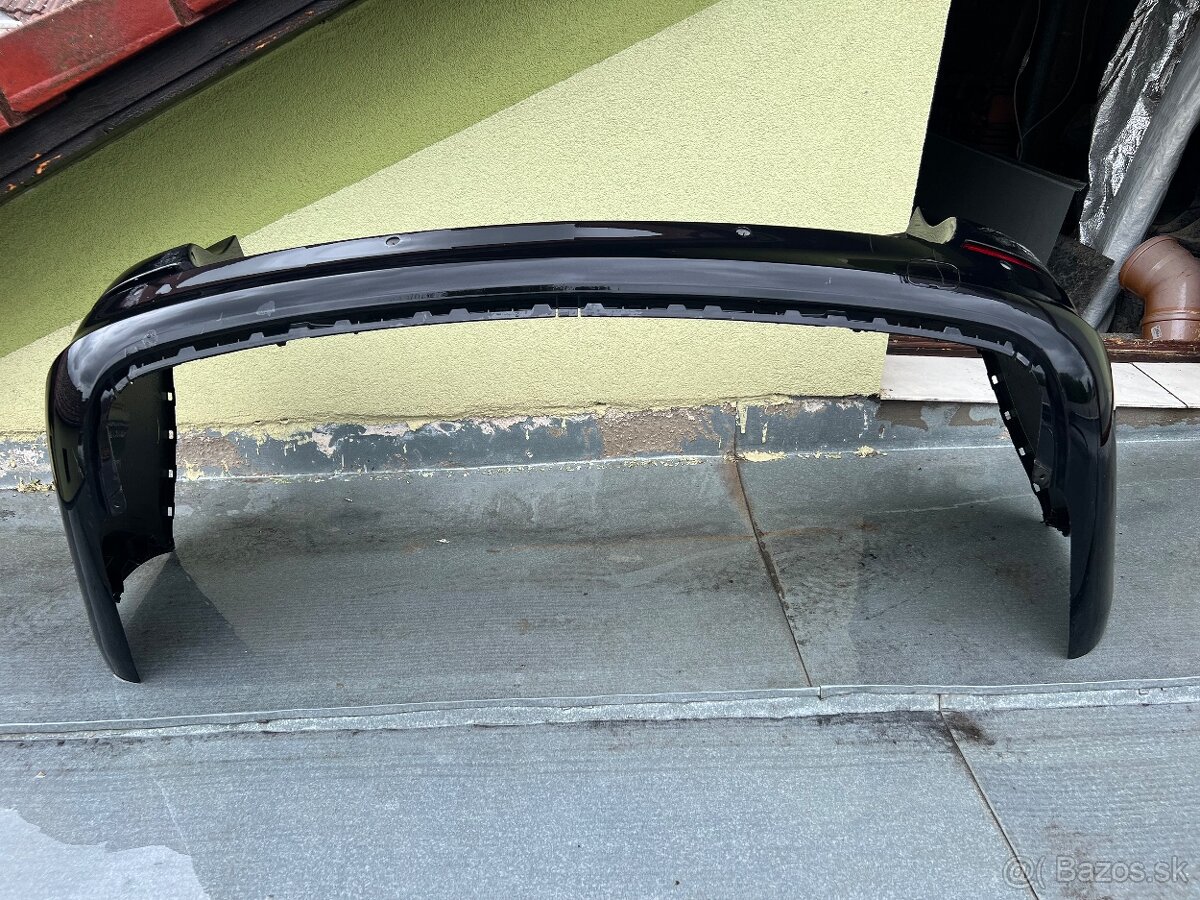 Opel astra J 4 kombi zadný naraznik - 5