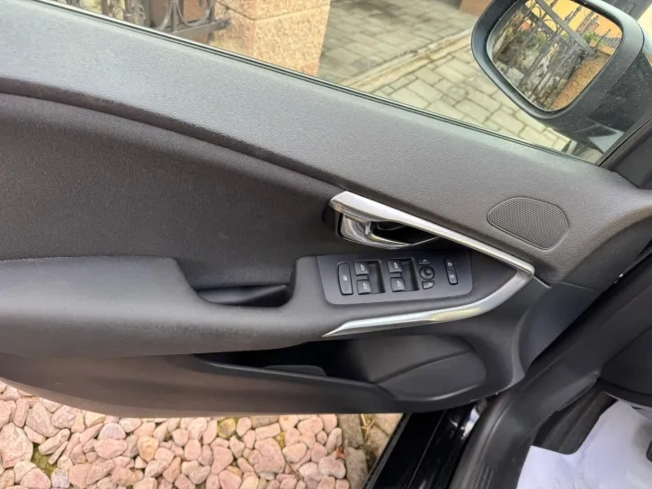 Volvo V40 2.0d 5/2018 88 kw diesel - 5