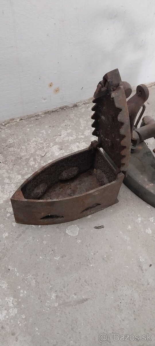 Starožitné kovové žehličky - 5