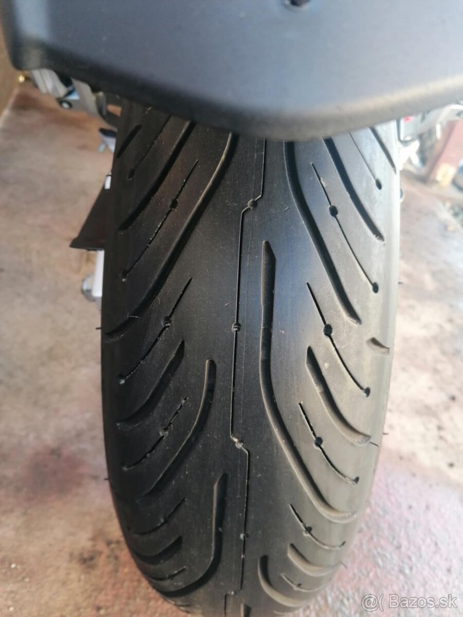 Suzuki Gsr 600 - 5