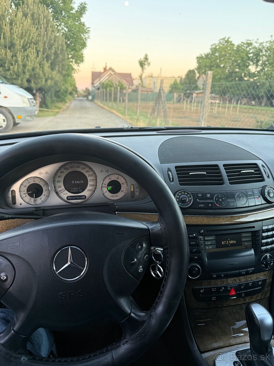 Mercedes Benz E320 - 5
