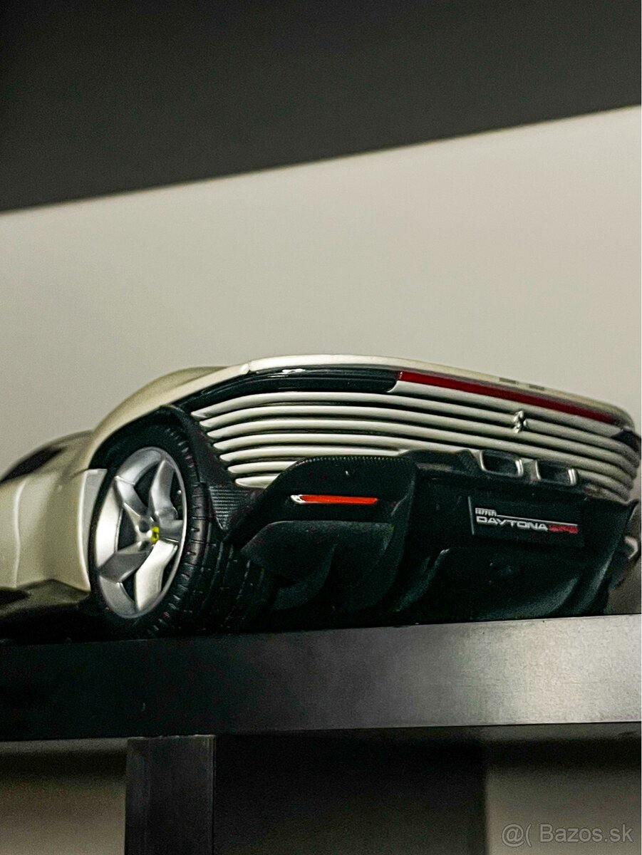 Bburago Ferrari SP3 Daytona 1:18 - 5