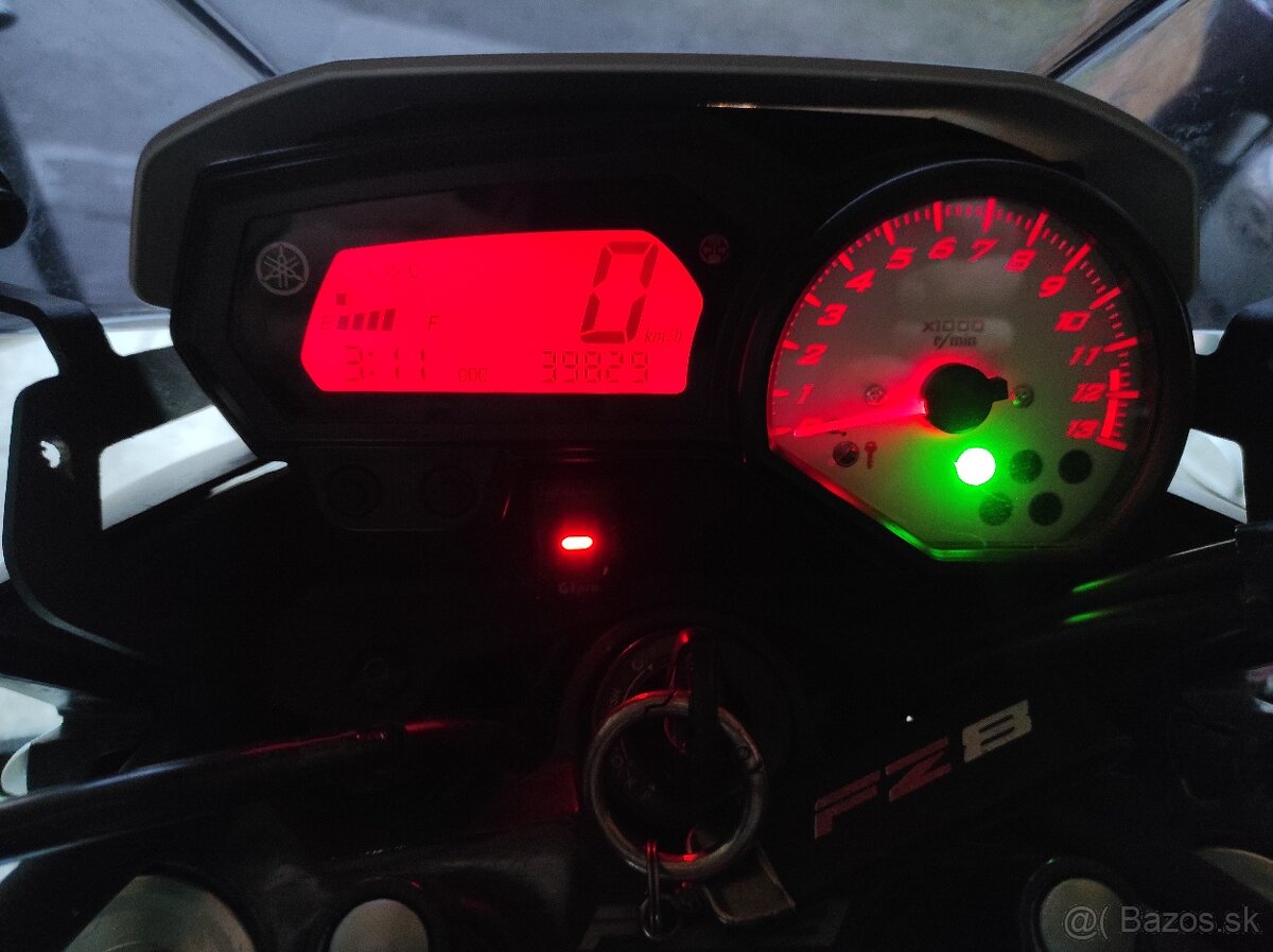 Yamaha FZ8 - 5