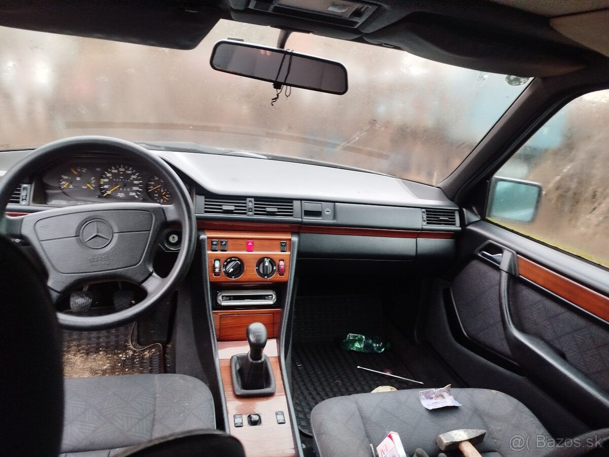 Mercedes w 124 250D - 5