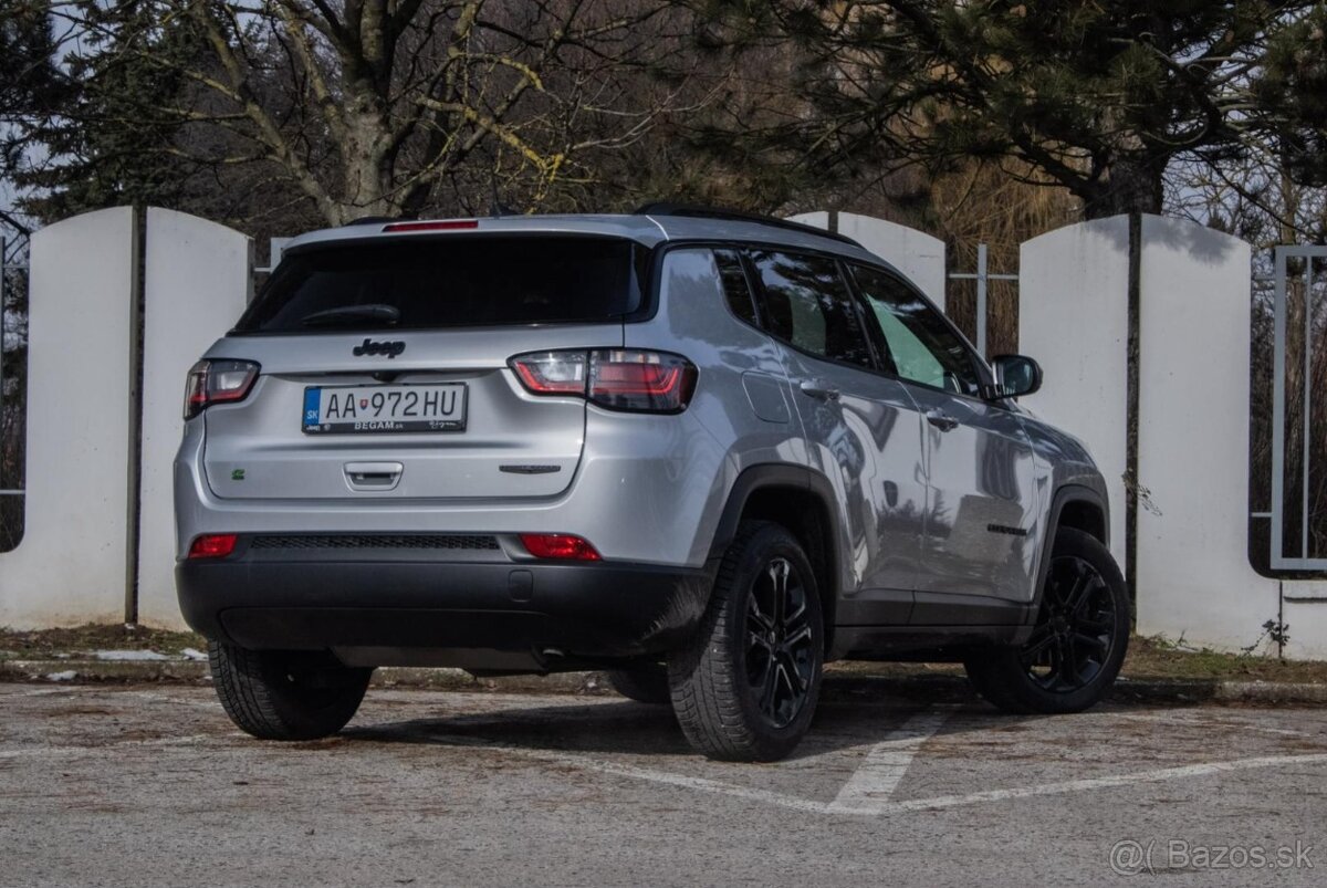 Jeep Compass 1.5 e-Hybrid Night Eagle II / NELAKOVANÉ - 5