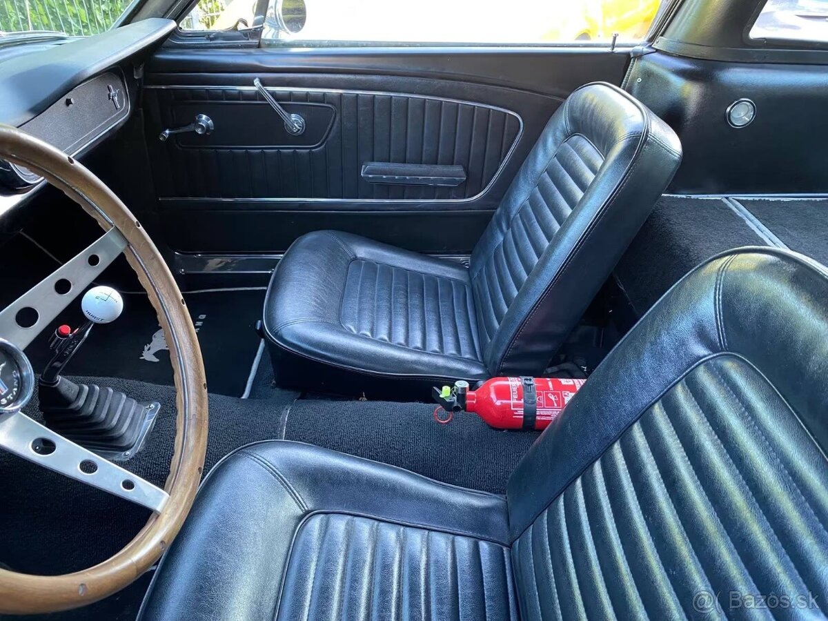 Ford Mustang Fastback A-Code z roku 1965 - 5