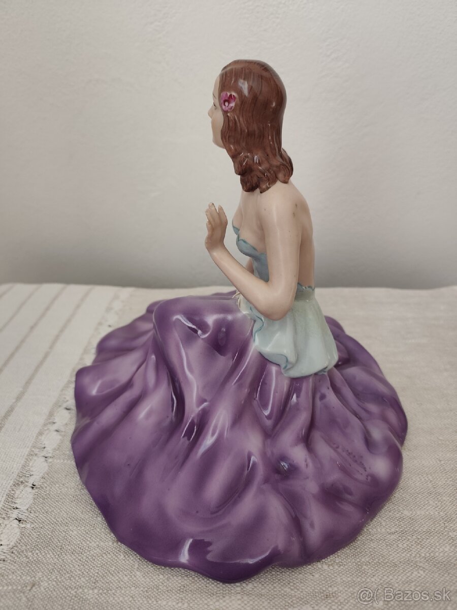 Royal dux žena so sukňou porcelánová soška - 5
