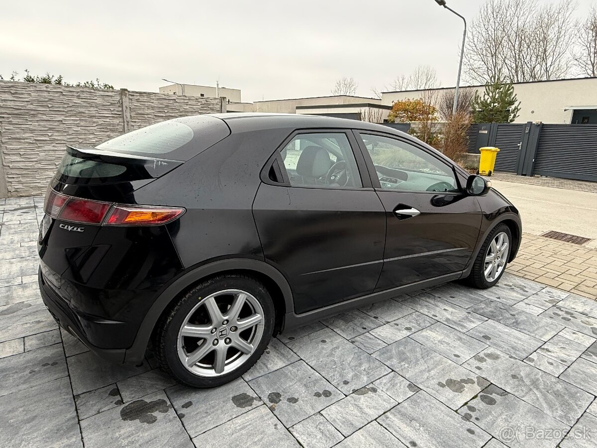 Honda Civic 1.8 Benzín 2006 - 5