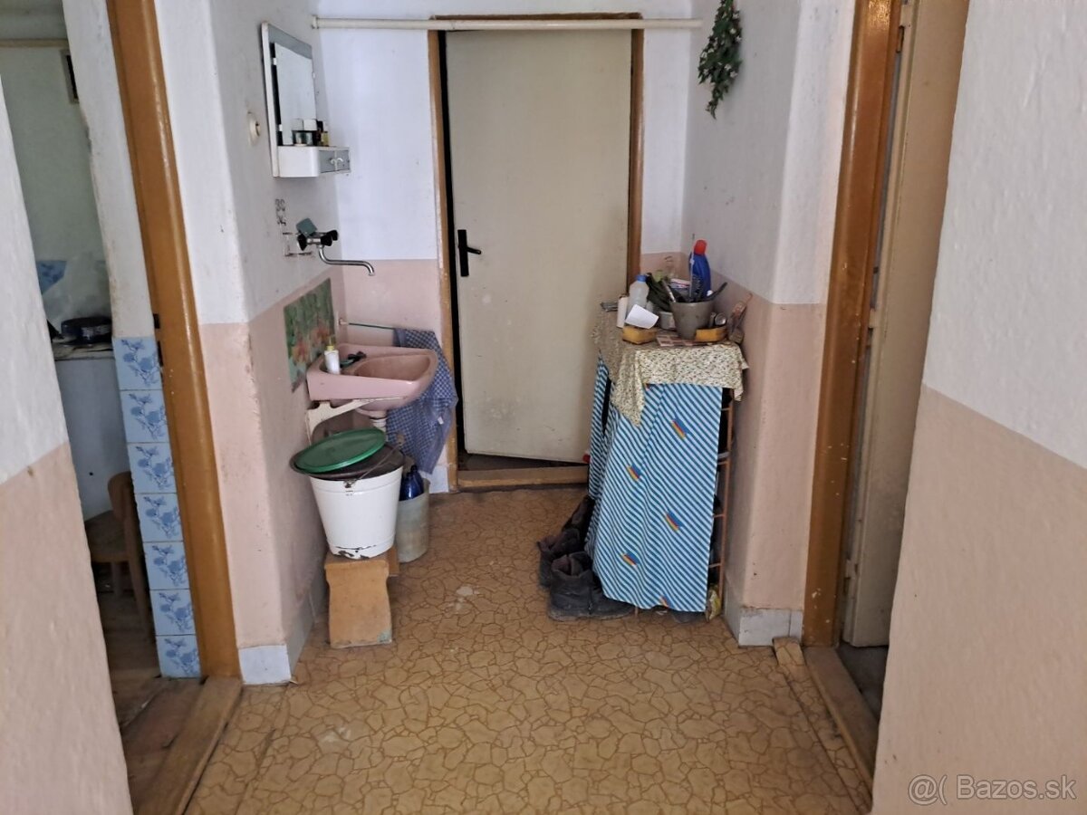 NA PREDAJ - 4-izbový rodinný dom v obci Trstené pri Hornáde. - 5