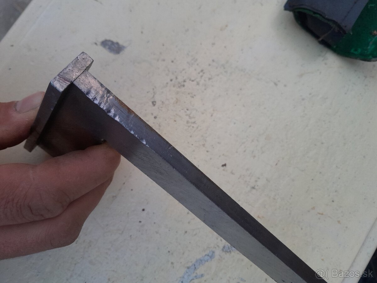 Predám kovový uholník - 5