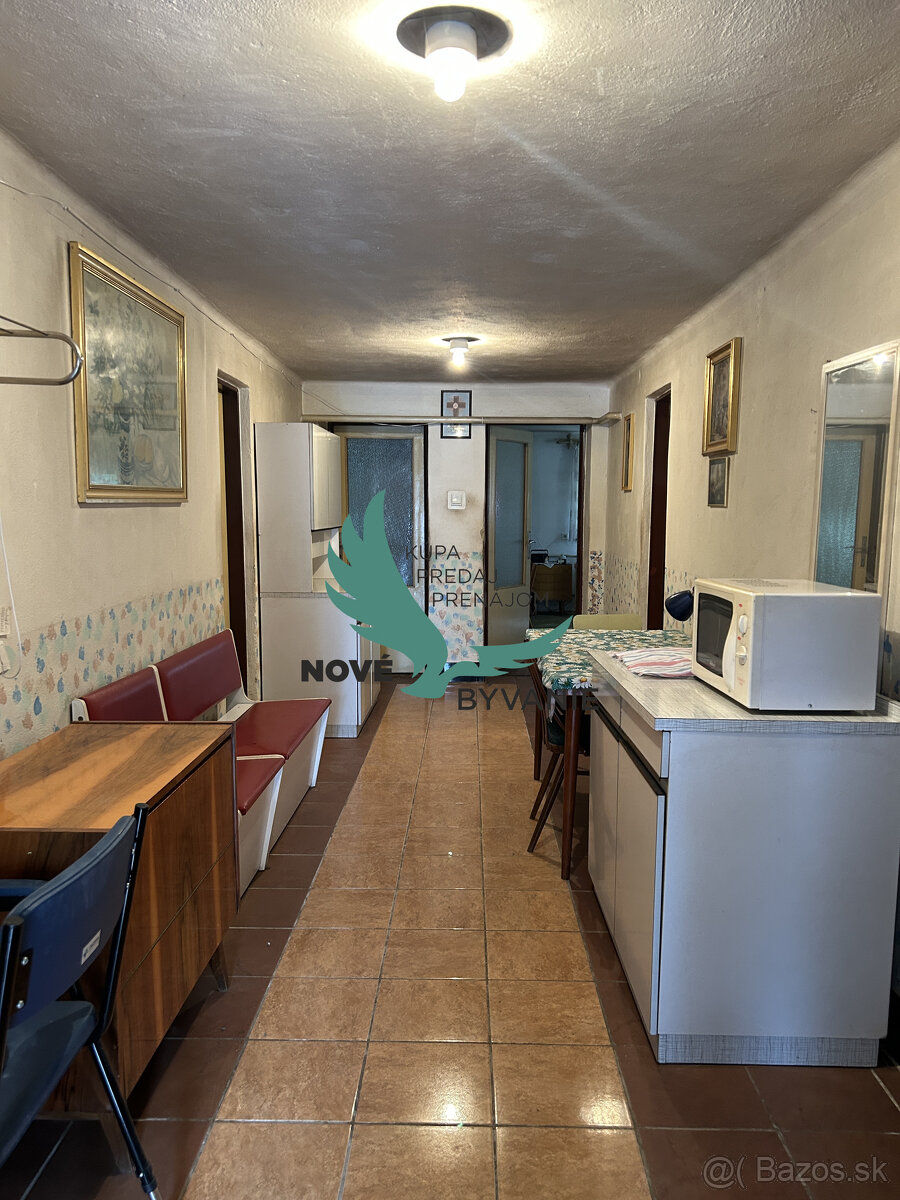 Priestranný rodinný dom s veľkou záhradou - Lopej - 5