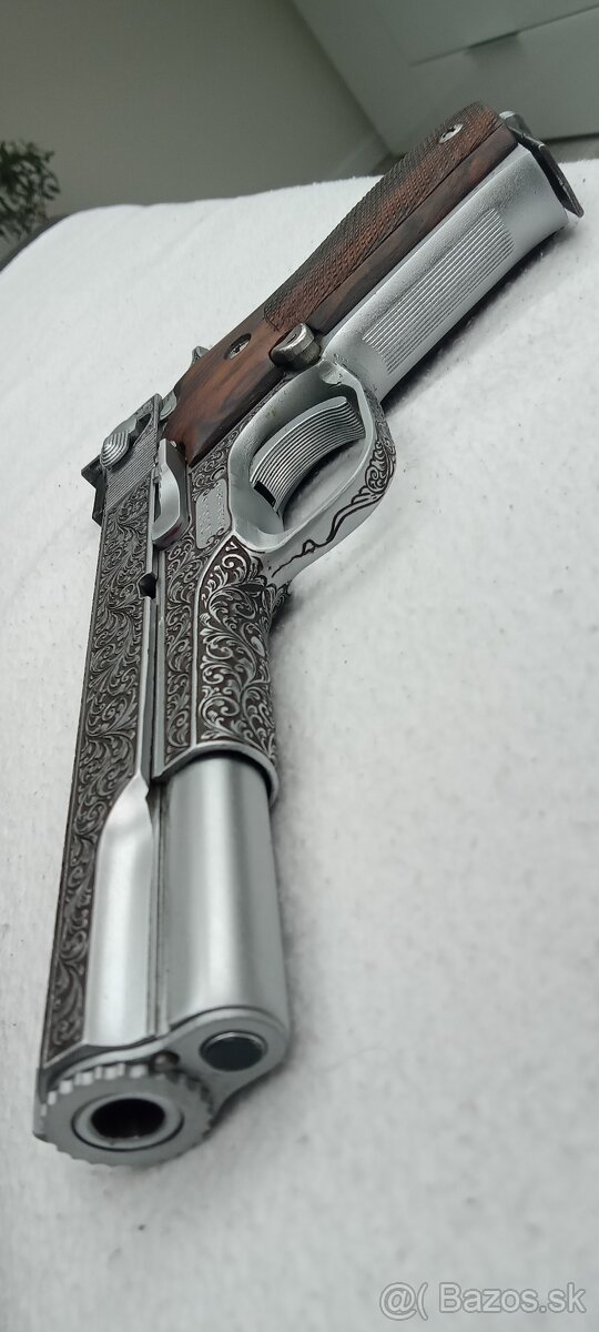 Luxusná gravírovaná pištoľ Smith & Wesson 52-1 - 5