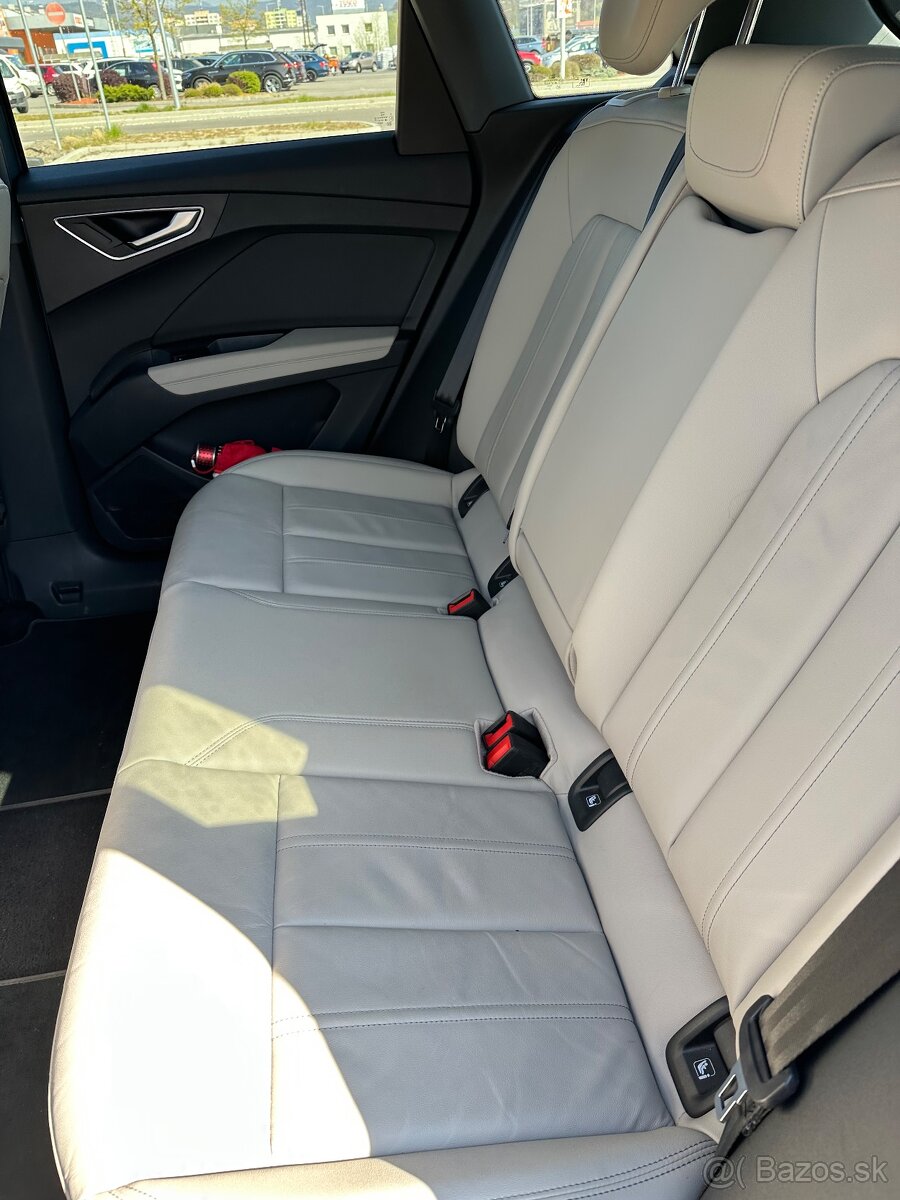 AUDI Q4 - 5