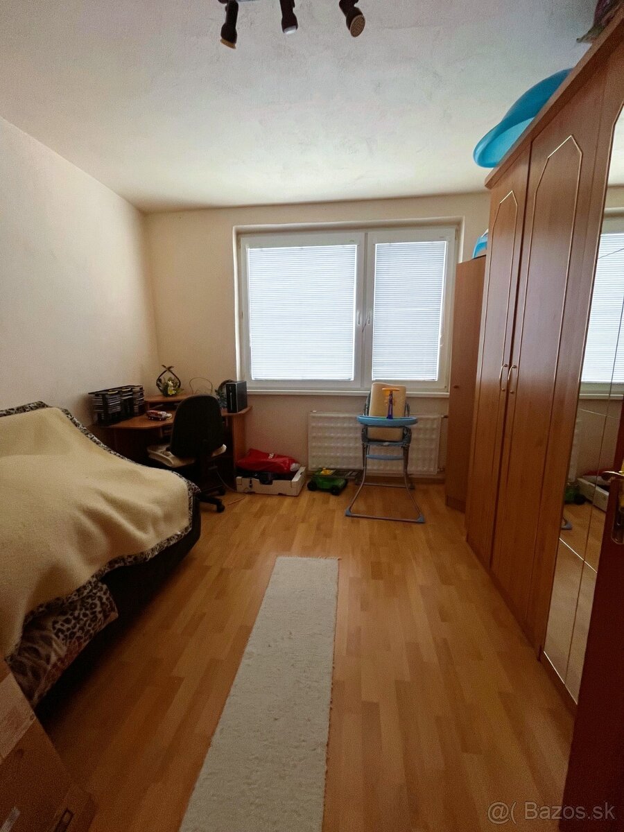 Veľký,zariadený,pekný 3 IB + balkón, ul. Ku Bratke, Levice - 5