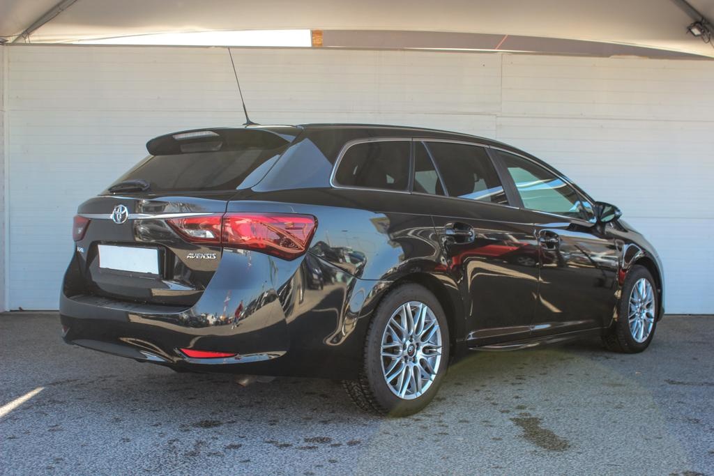 329- Toyota, Avensis, 2015, nafta, 1.6 D-4D Business, 82kw - 5