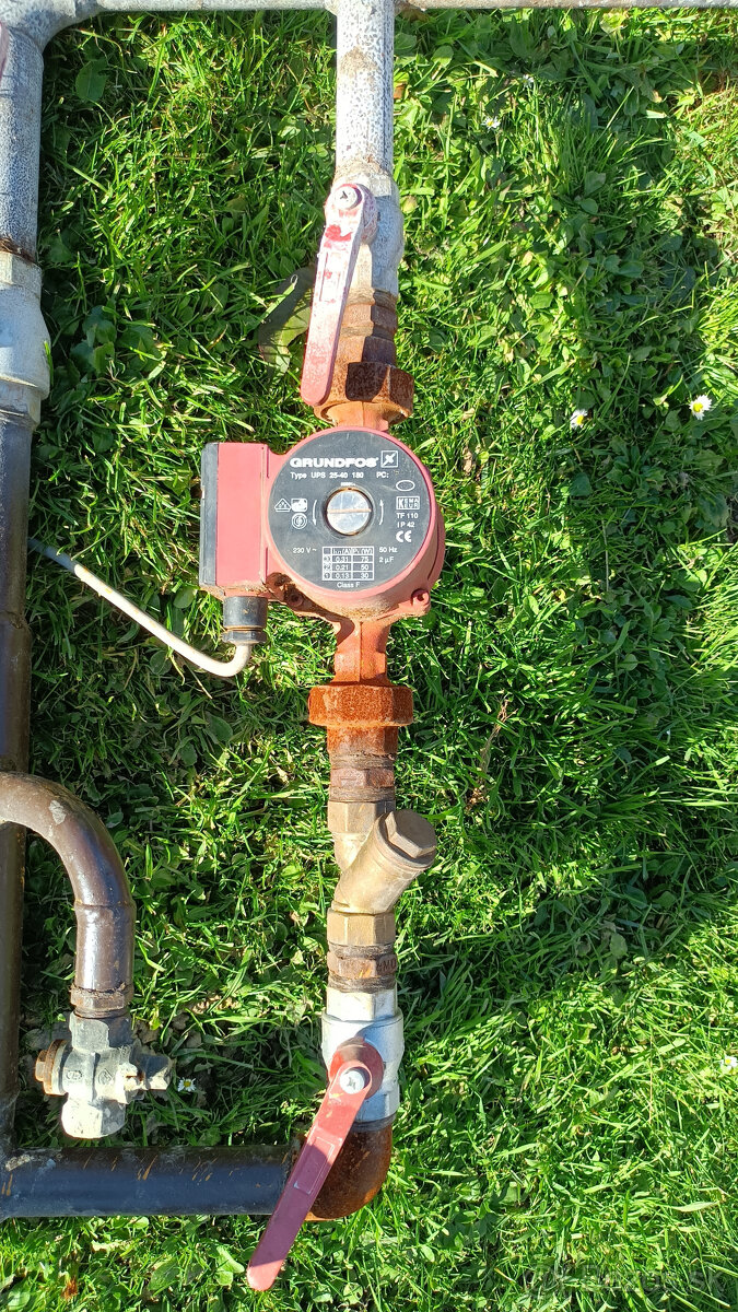 Plynový liatinový kotol, čerpadlo, expanzná tlaková nádoba - 5