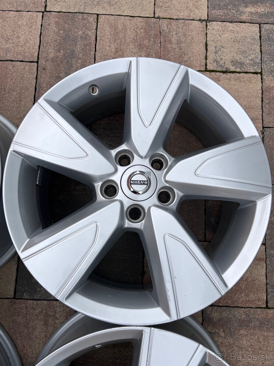 Orig.hliníkové disky Volvo XC40-- R17, 5x108 - 5