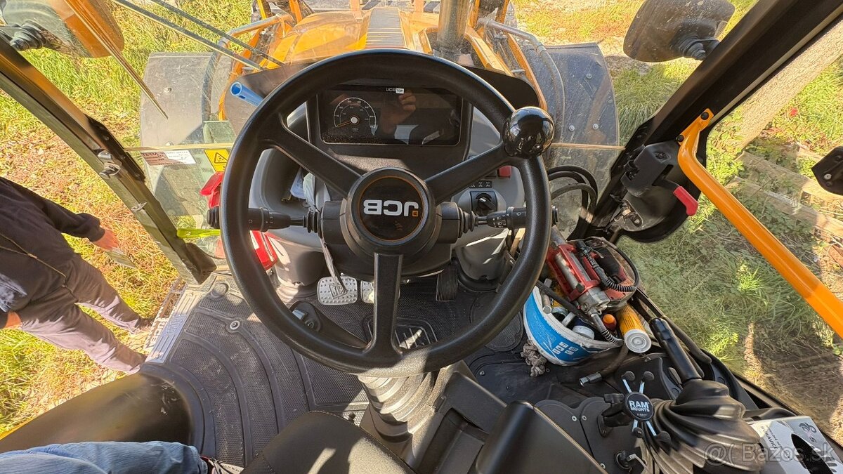 Rýpadlo nakladač JCB 4CX - 5