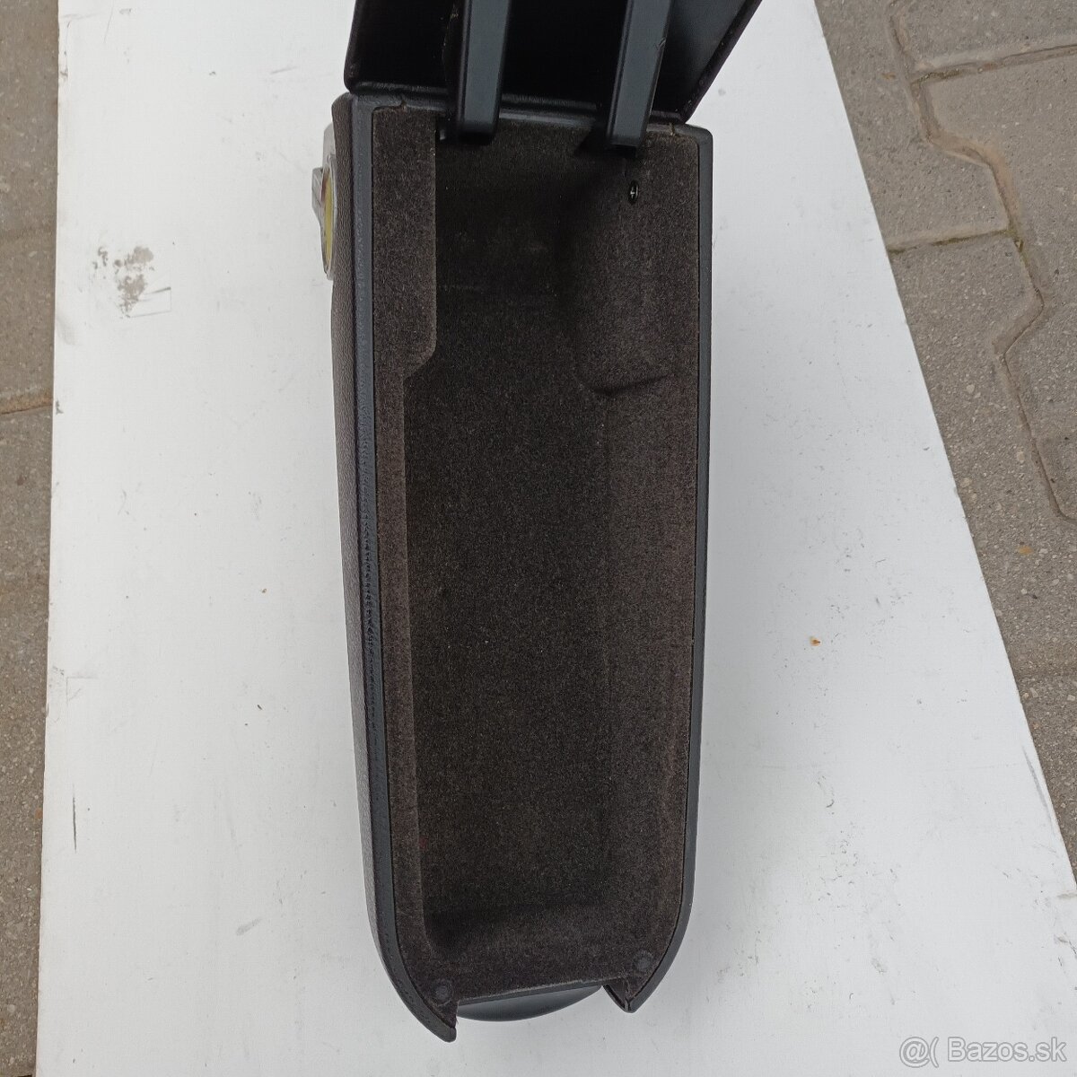 Predám kožennu laktovu opierku original VW - 5