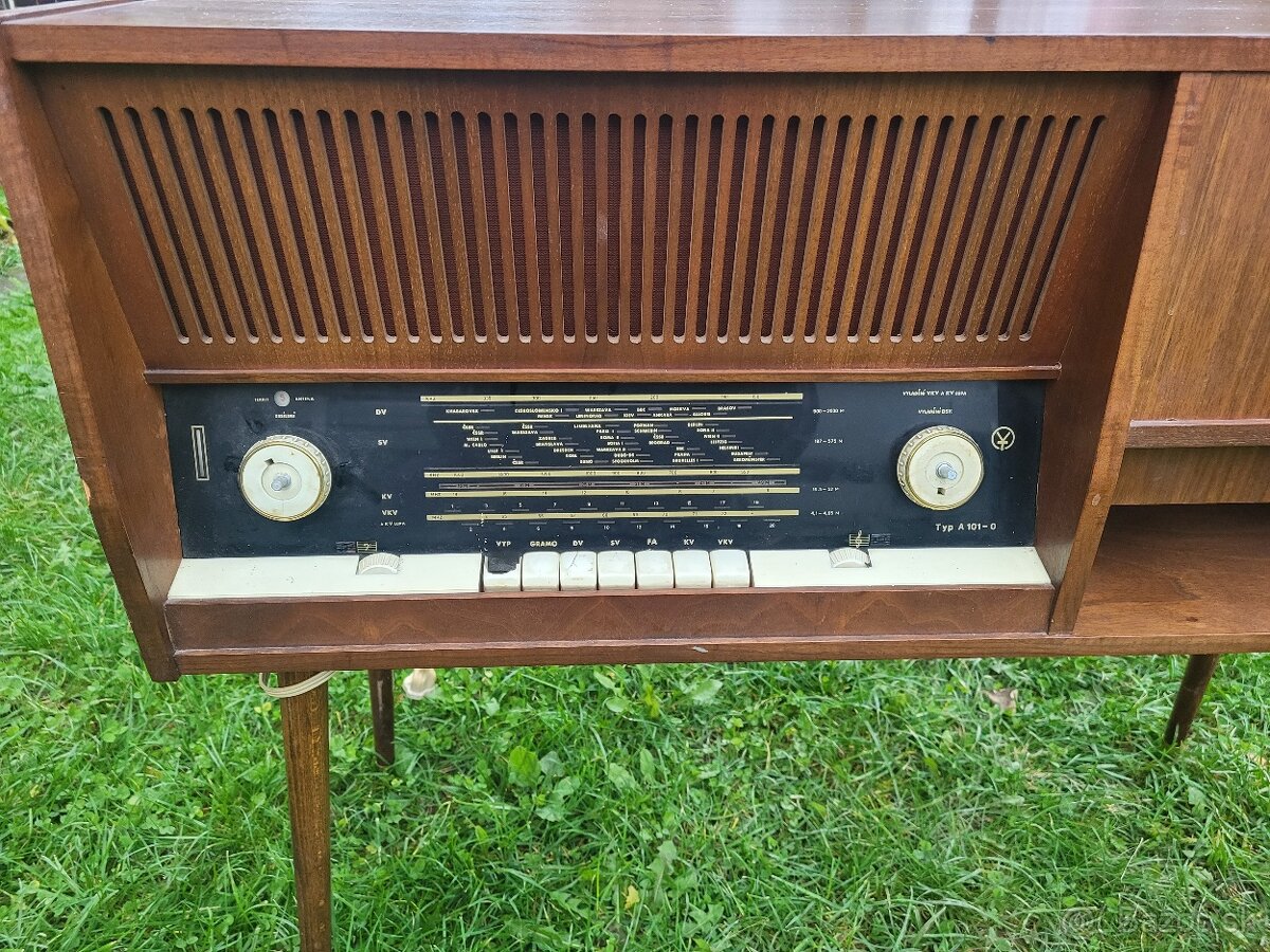 rádio a šijací stroj - 5