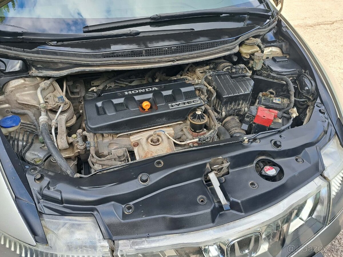 Predám hondu civic 1.8 benzin 103kw - 5