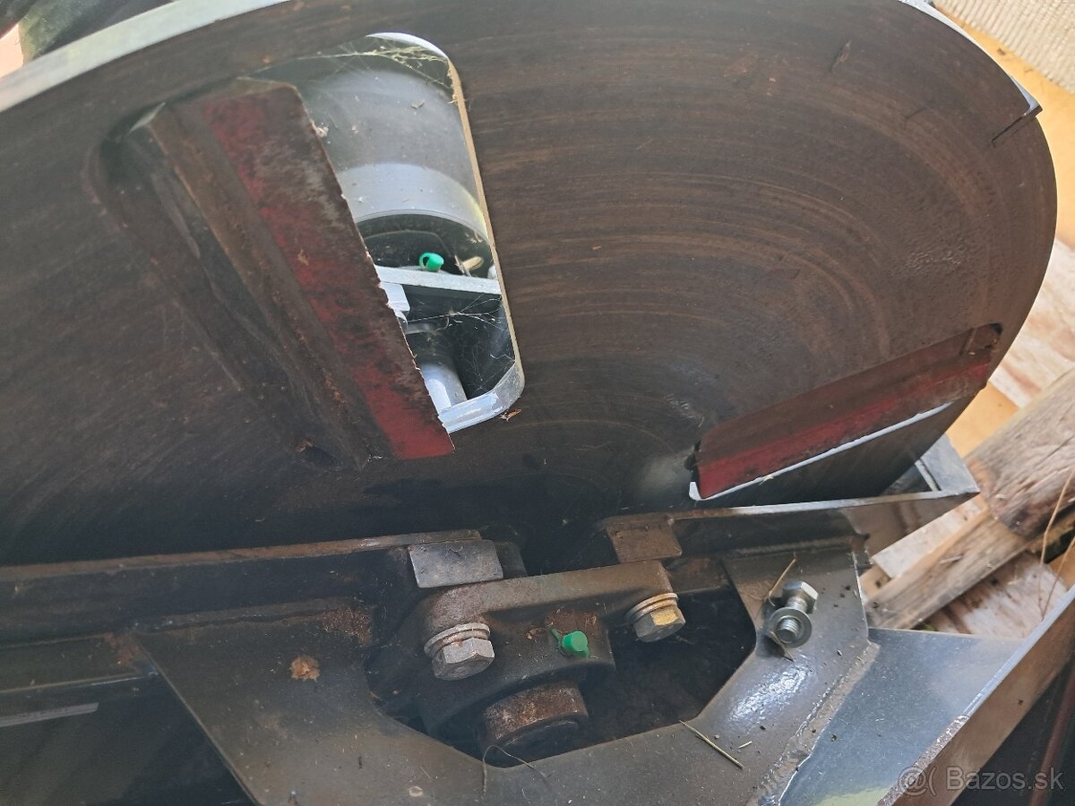 Predám štiepkovač za traktor - 5