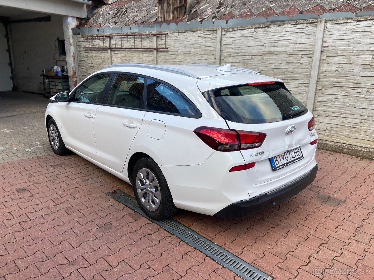 HYUNDAI I30 CW rok 2022 - 5