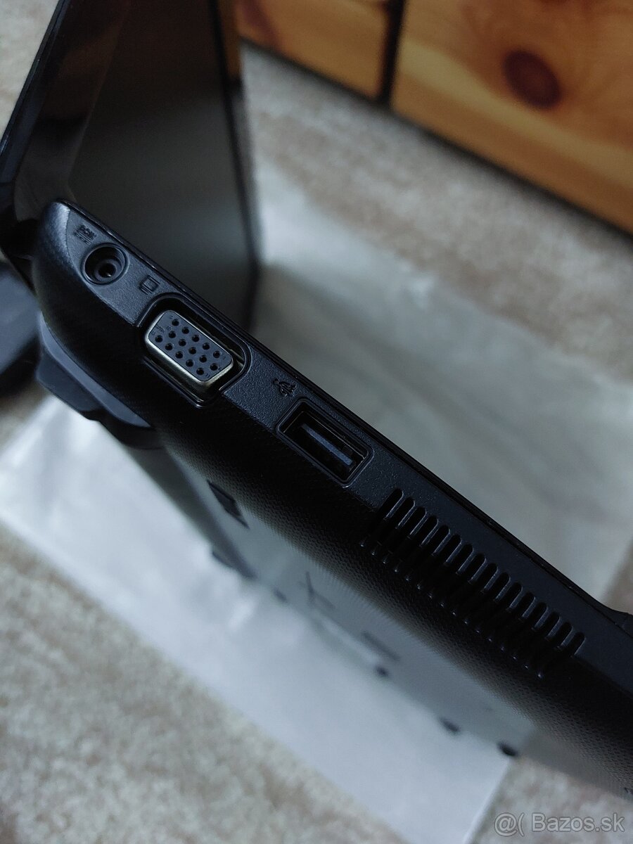 Predám mini notebook Asus EeePC 1011PX - 5