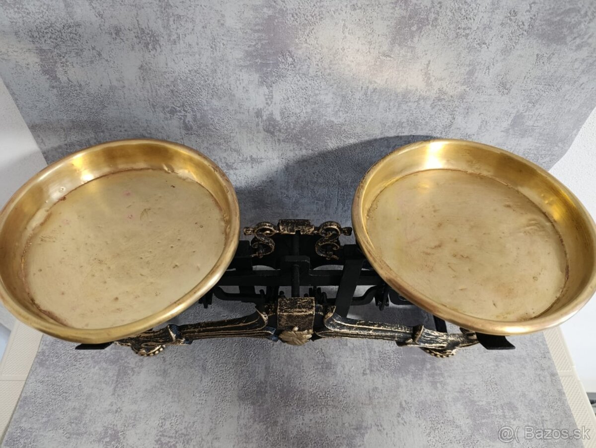 Staré pekne dvoumiskové váhy se ženou po kompletní renovaci - 5