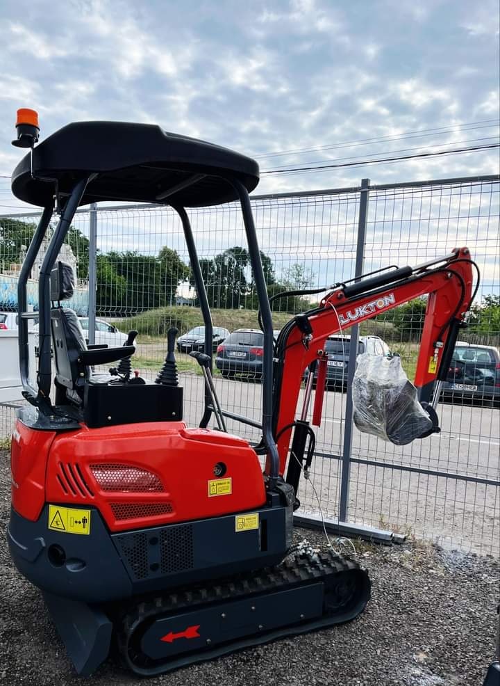 Predám minibager LUKTON LK18 - 5
