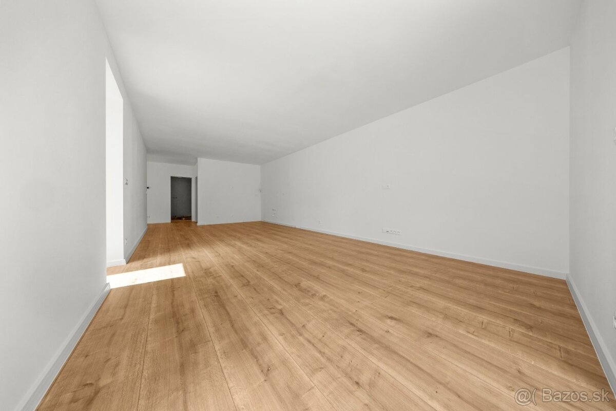 Priestranný 3-izbový byt v obci Viničné na predaj - 5