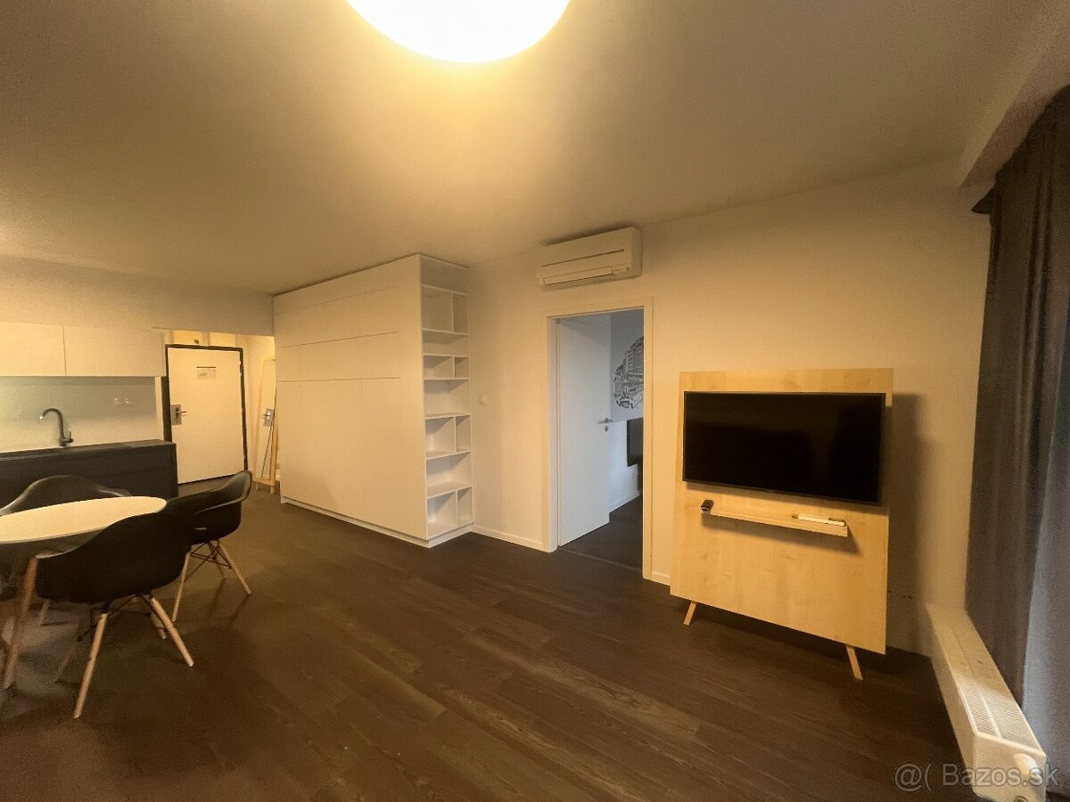 Predam 2 izbový apartmán s terasou, Žilinská, Bratislava I - 5
