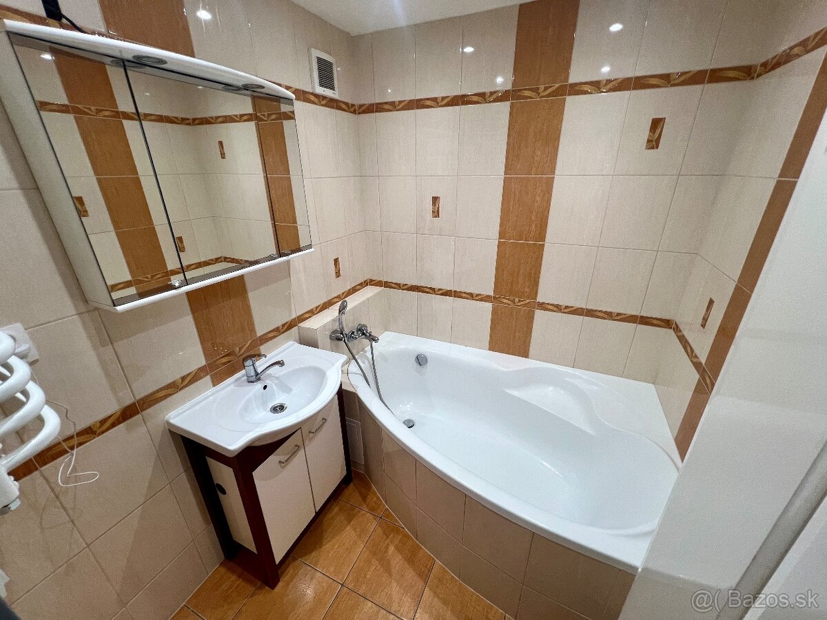 4 izbový, veľkometrážny byt Záturčie, 2 x loggia - 5