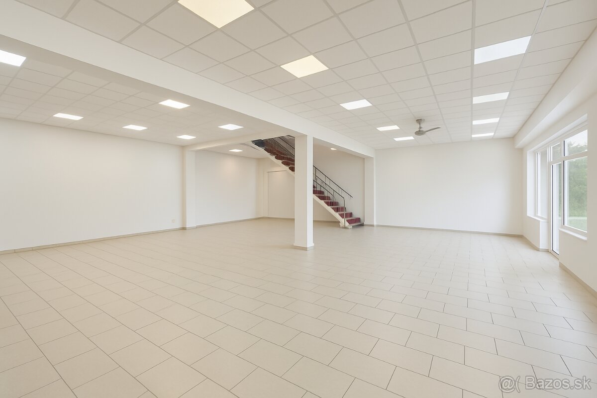 Na predaj reprezentatívna budova v centre mesta Trebišov - 5