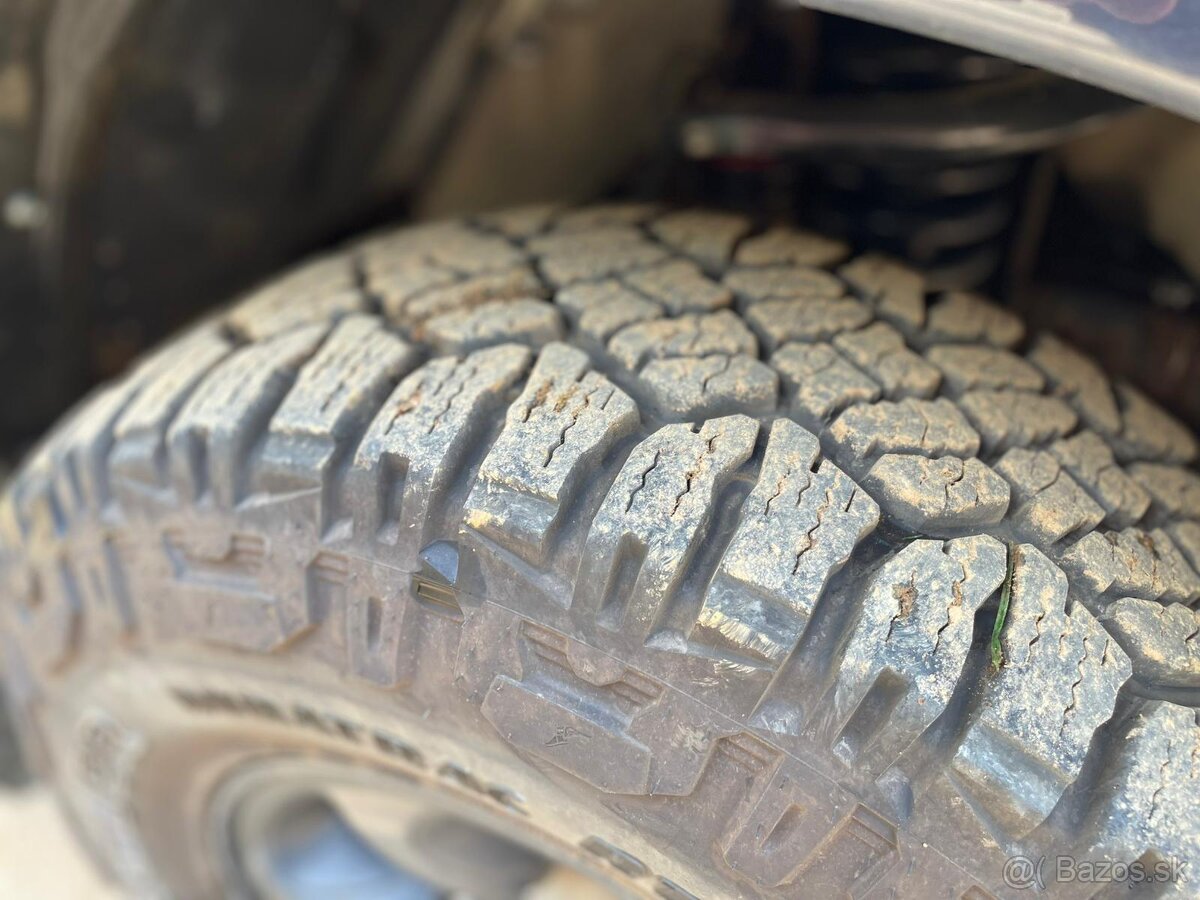 Predám Toyota Hilux 2,5 106kw 4x4 dph