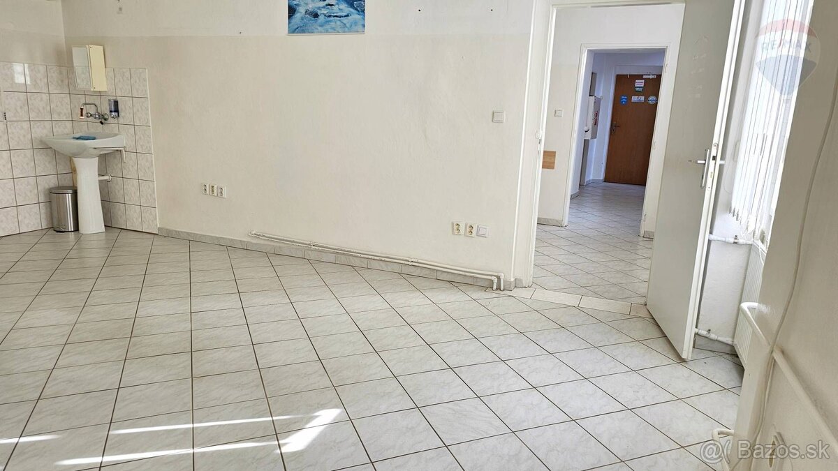 Prenájom 63 m2 komerčného priestoru “ambulancia“, ul. Farská - 5