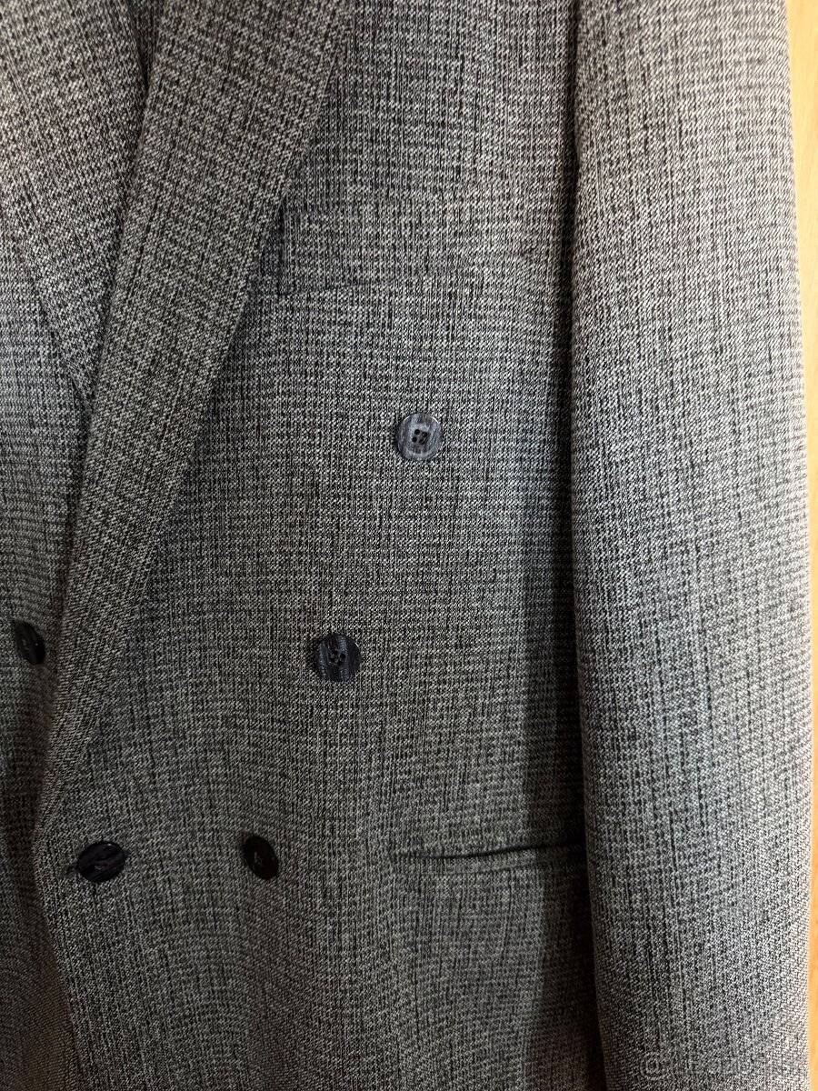 Zachovaly pánsky oblek - 5