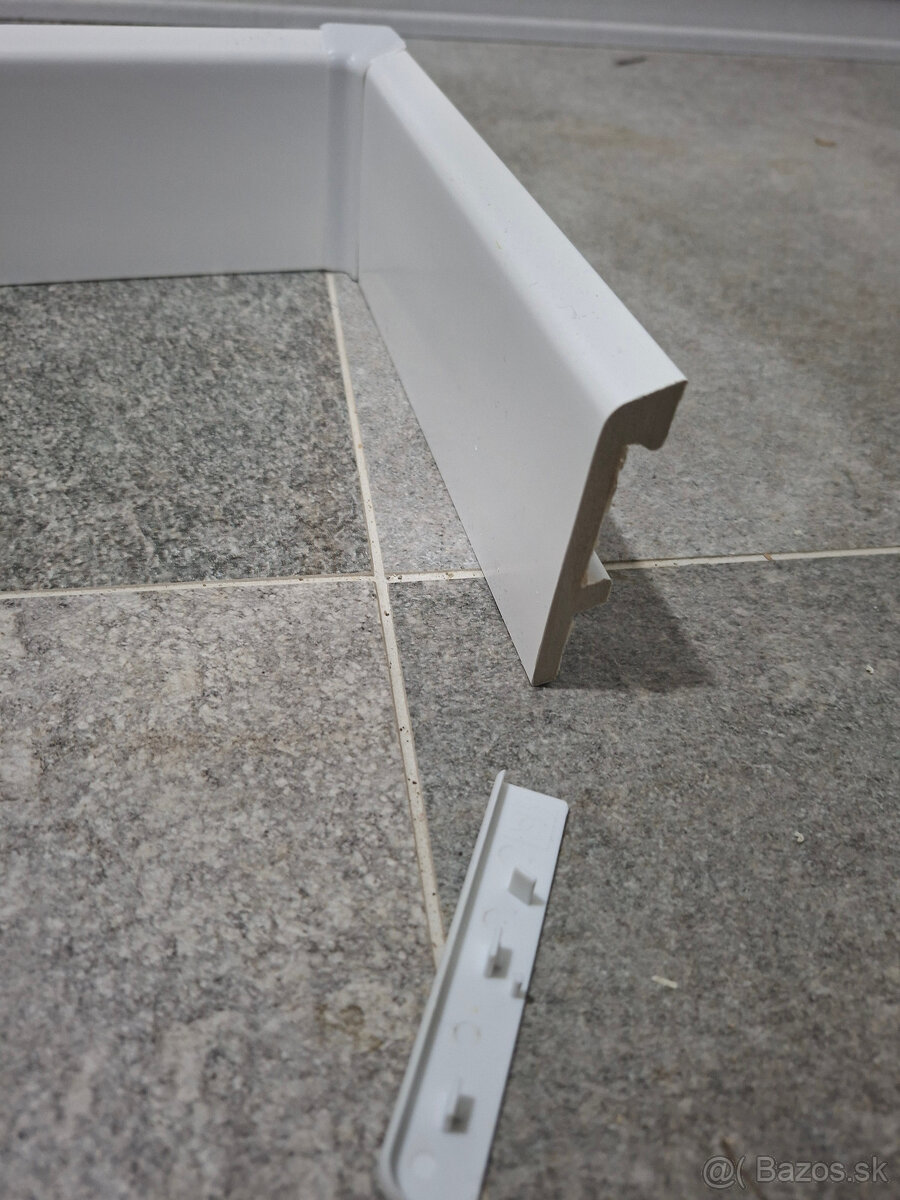 Predám biele kompozitné soklove lišty - 5