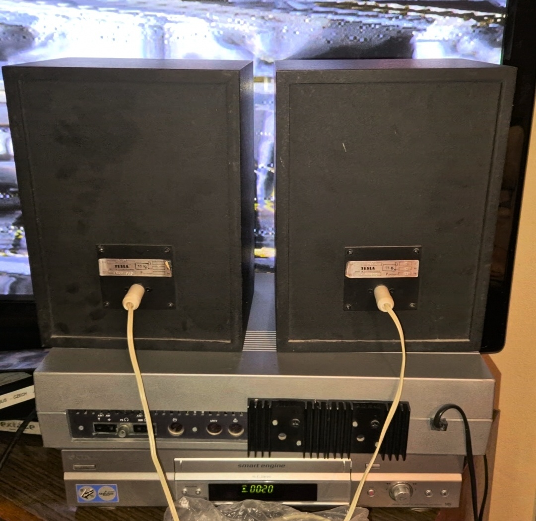 Tesla reproduktory a STEREO FM AM príjmač solo 638A - 5