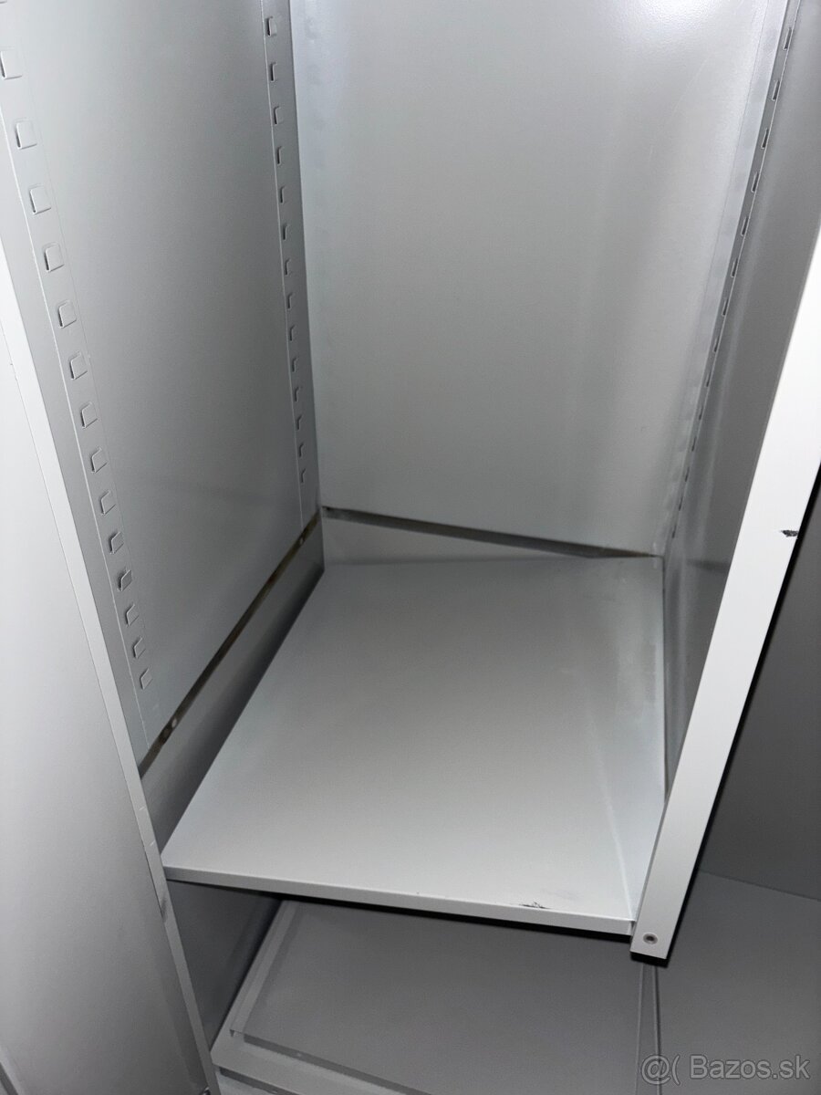 Skriňa pre upratovačky - 5