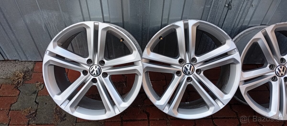 Predám R-line disky Mallory R19 9j et33 - 5