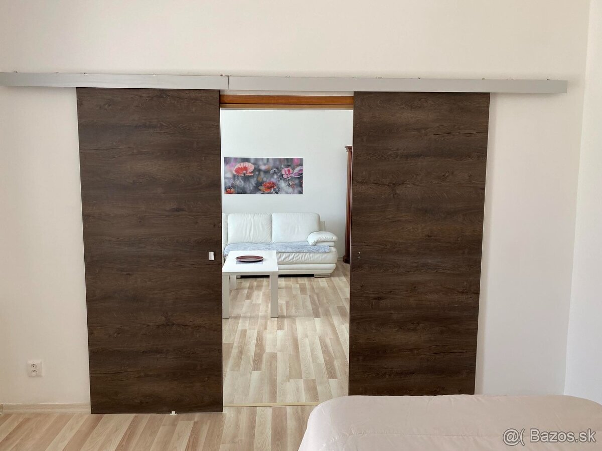 Predaj priestranný 3-izbový byt - 5