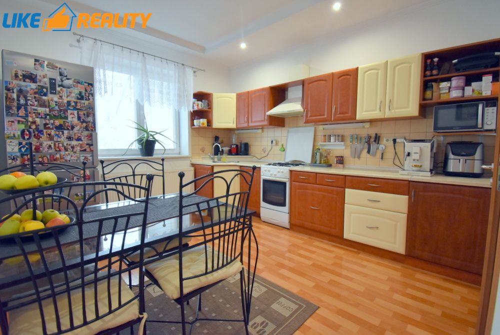 Zariadený rodinný dom s bazénom a vírivkou Vrútky - 5