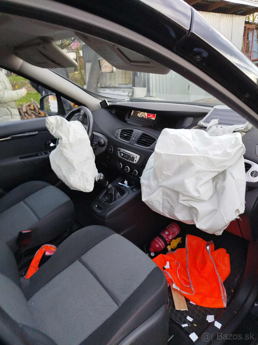 Renault Megane Scenic - 5