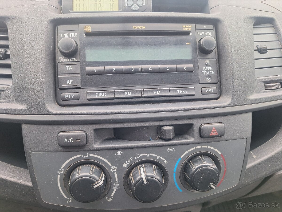 TOYOTA HILUX 2,5 DIESEL 4X4 UZÁVIERKU MA