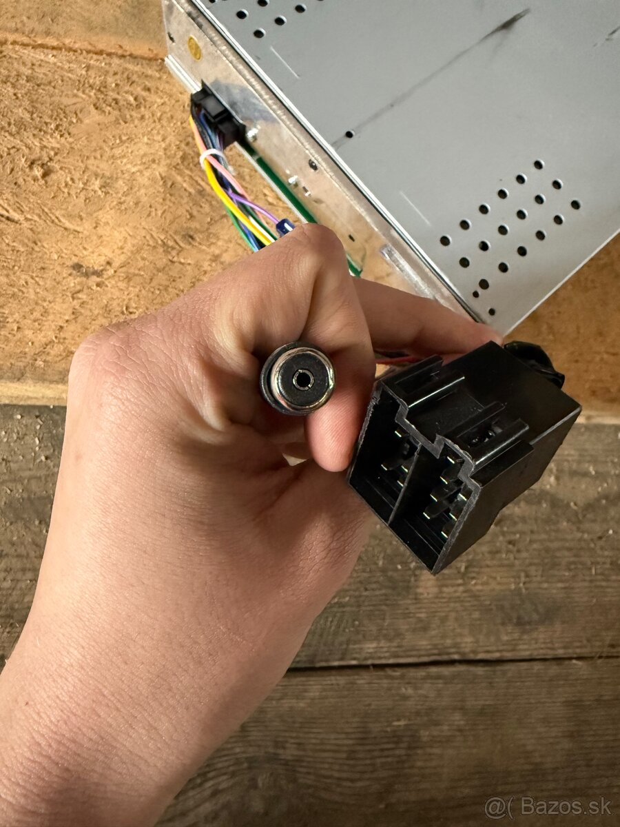 Autorádio s výsuvným displejom Sencor - 5